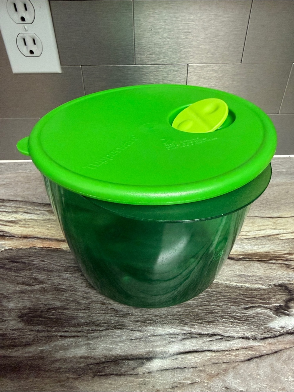 Tupperware Rock n Serve , damaged seal